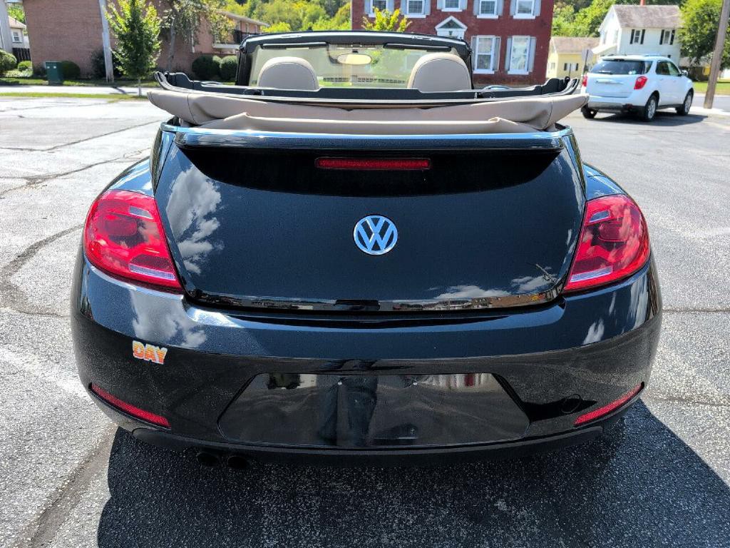 2013 Volkswagen Beetle Image 13