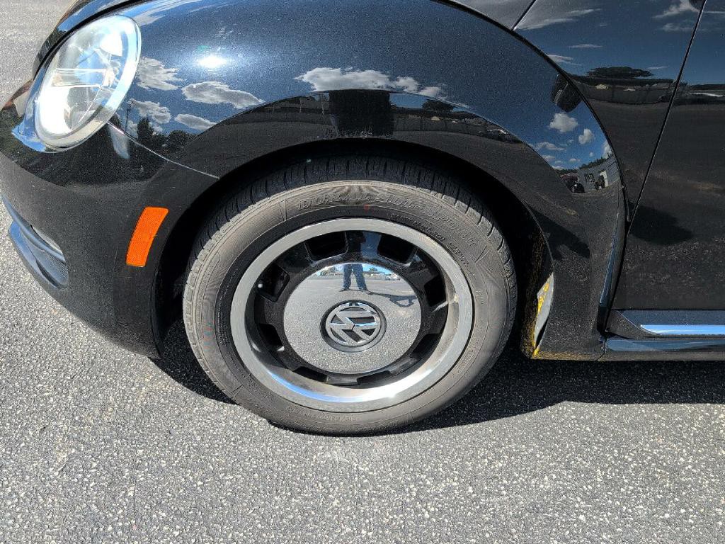 2013 Volkswagen Beetle Image 14