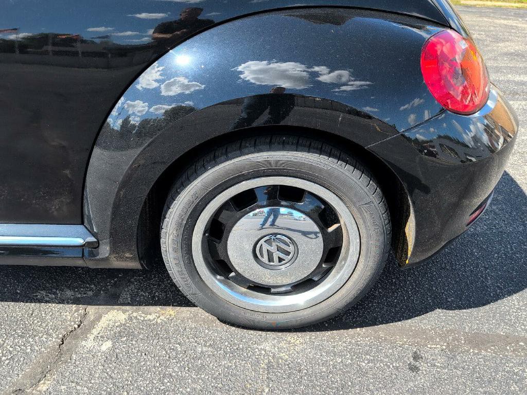2013 Volkswagen Beetle Image 15