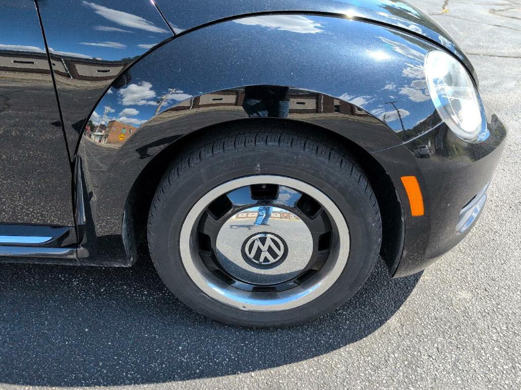 2013 Volkswagen Beetle Image 17