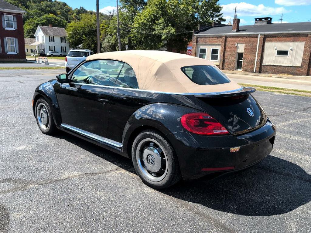 2013 Volkswagen Beetle Image 19