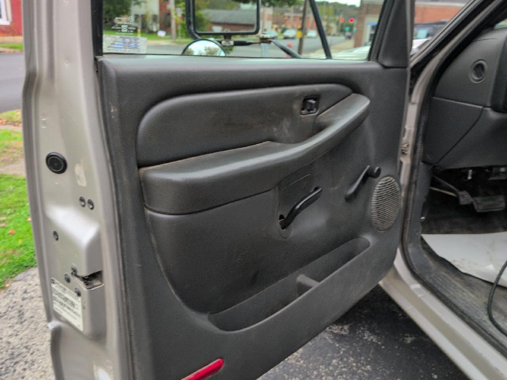 2005 Chevrolet Silverado 1500 Image 12