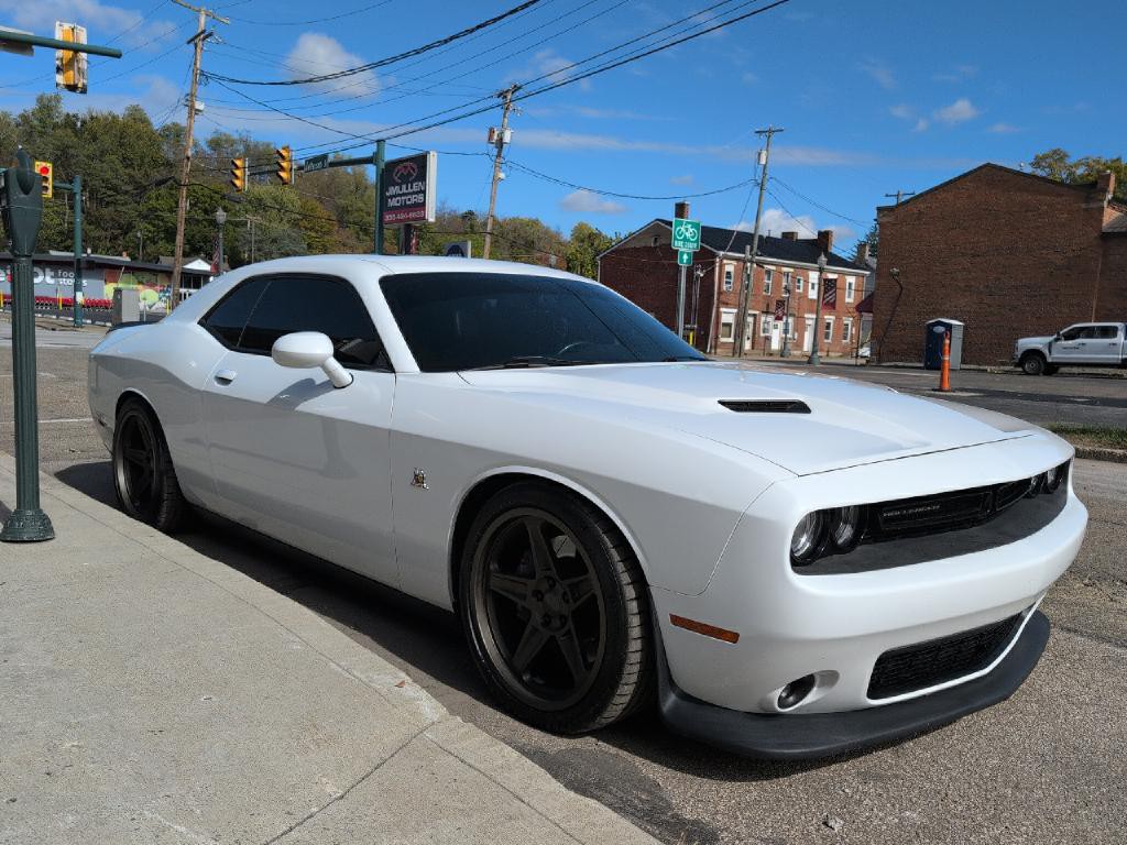 2016 Dodge Challenger Image 4