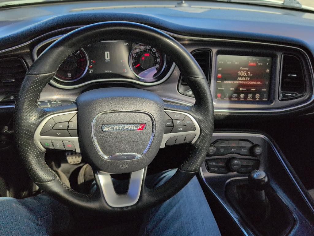 2016 Dodge Challenger Image 12