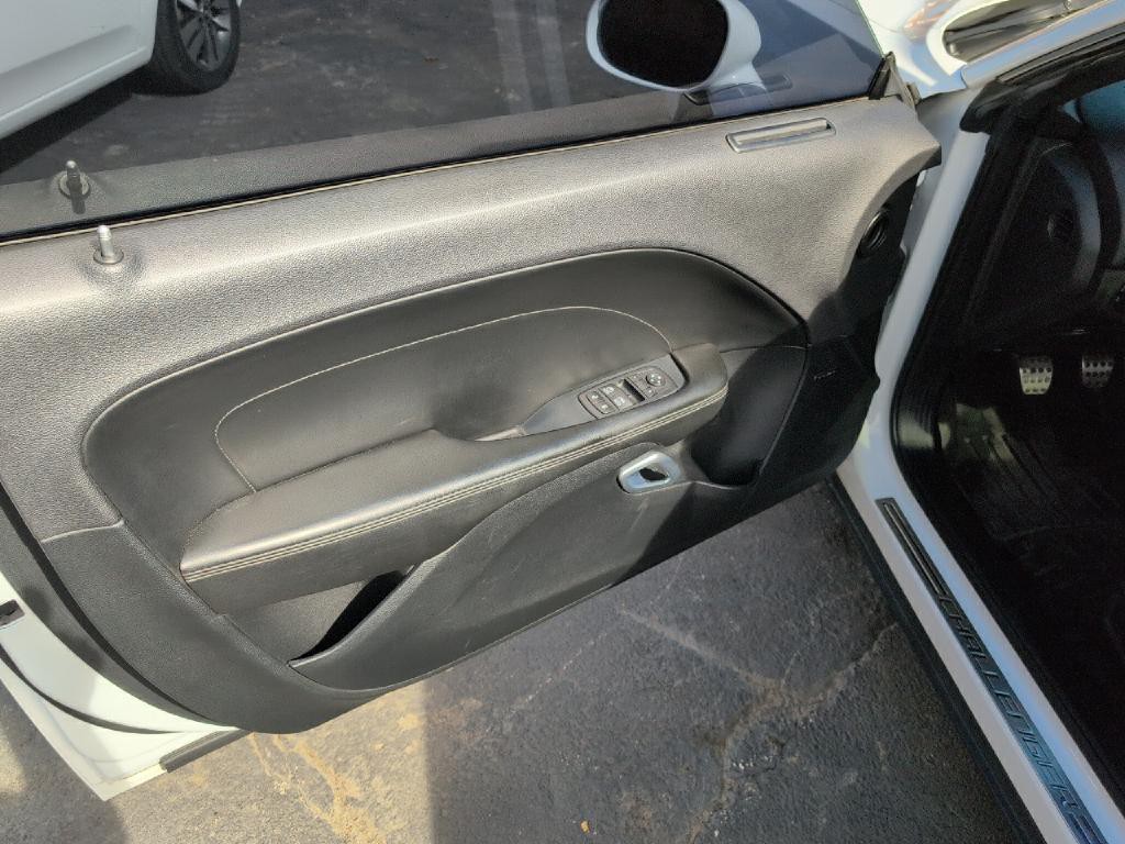 2016 Dodge Challenger Image 18