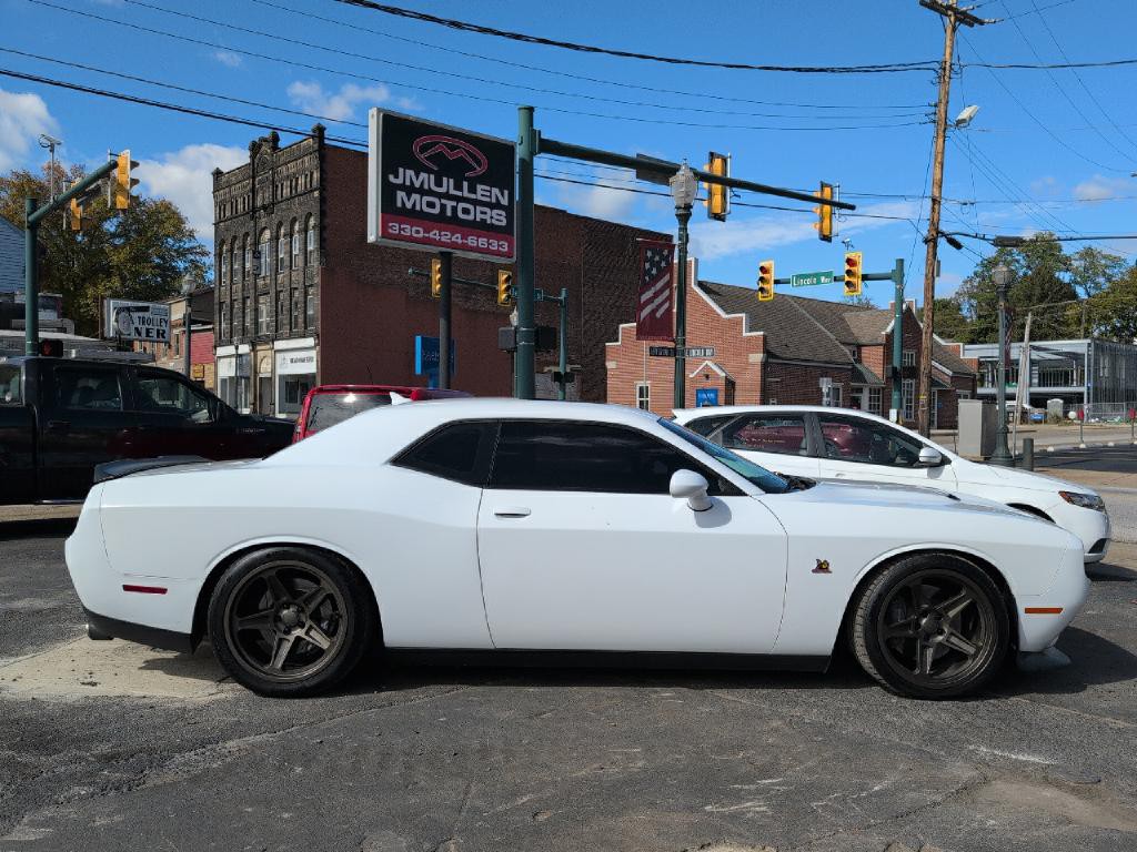 2016 Dodge Challenger Image 21