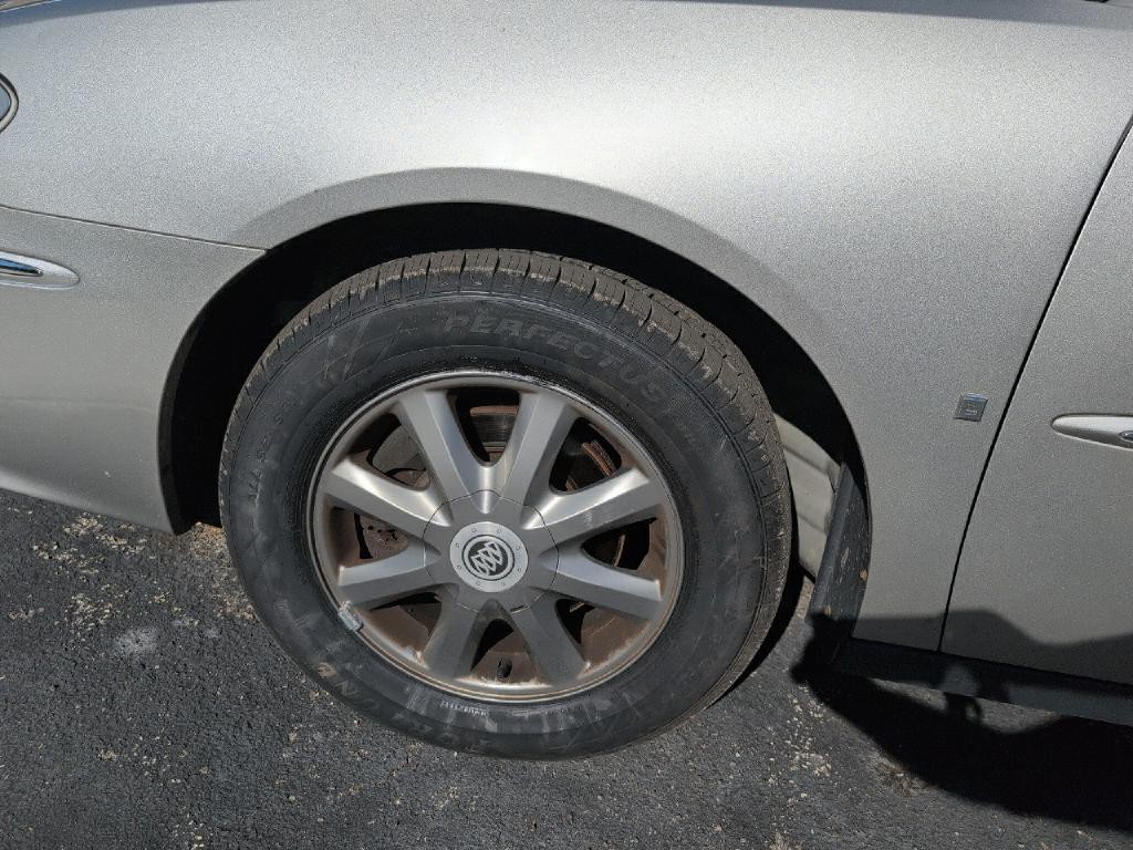 2008 Buick Lacrosse Image 5