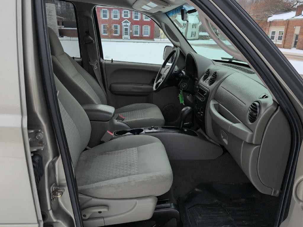 2007 Jeep Liberty Image 11