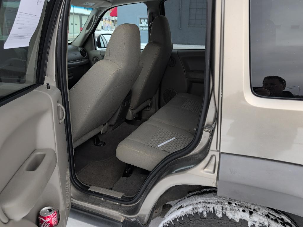 2007 Jeep Liberty Image 15
