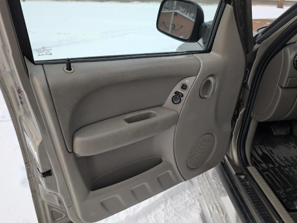 2007 Jeep Liberty Image 17