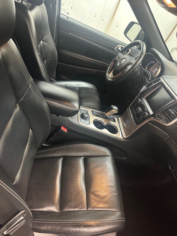 2017 Jeep Grand Cherokee Image 12