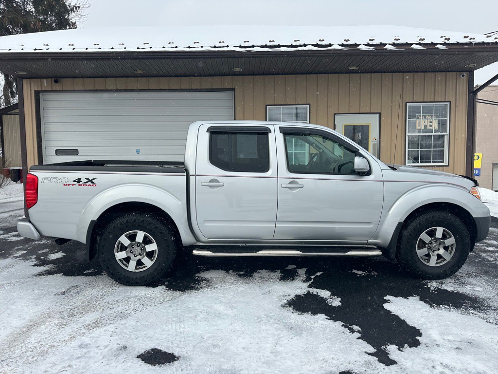 2012 Nissan Frontier Image 1