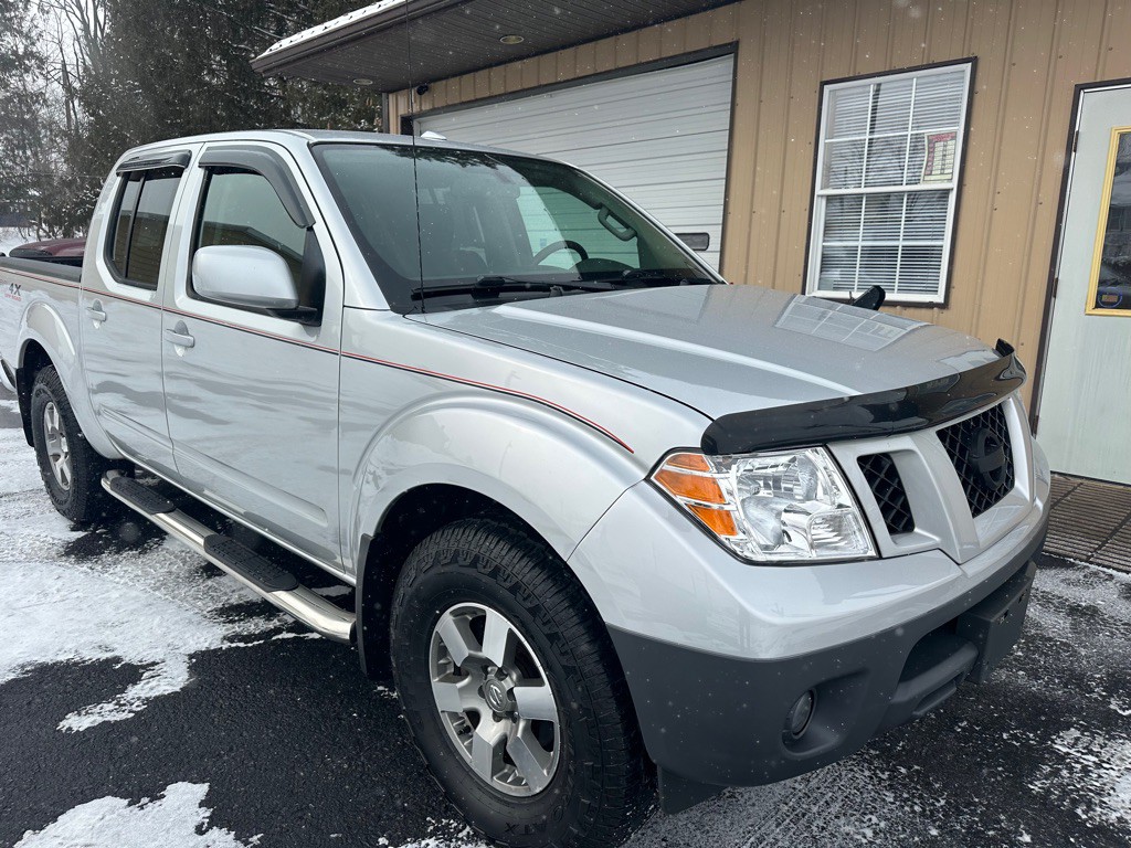 2012 Nissan Frontier Image 2