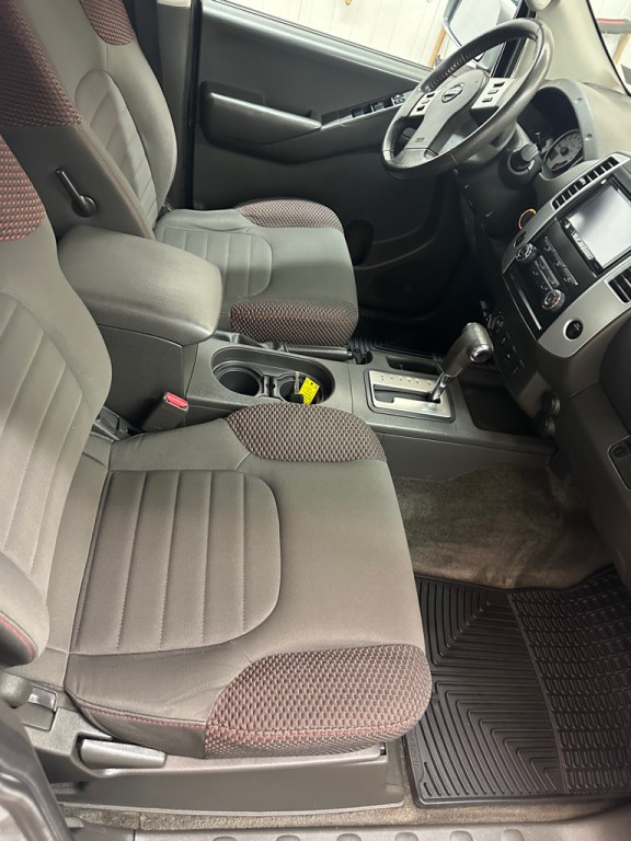 2012 Nissan Frontier Image 11