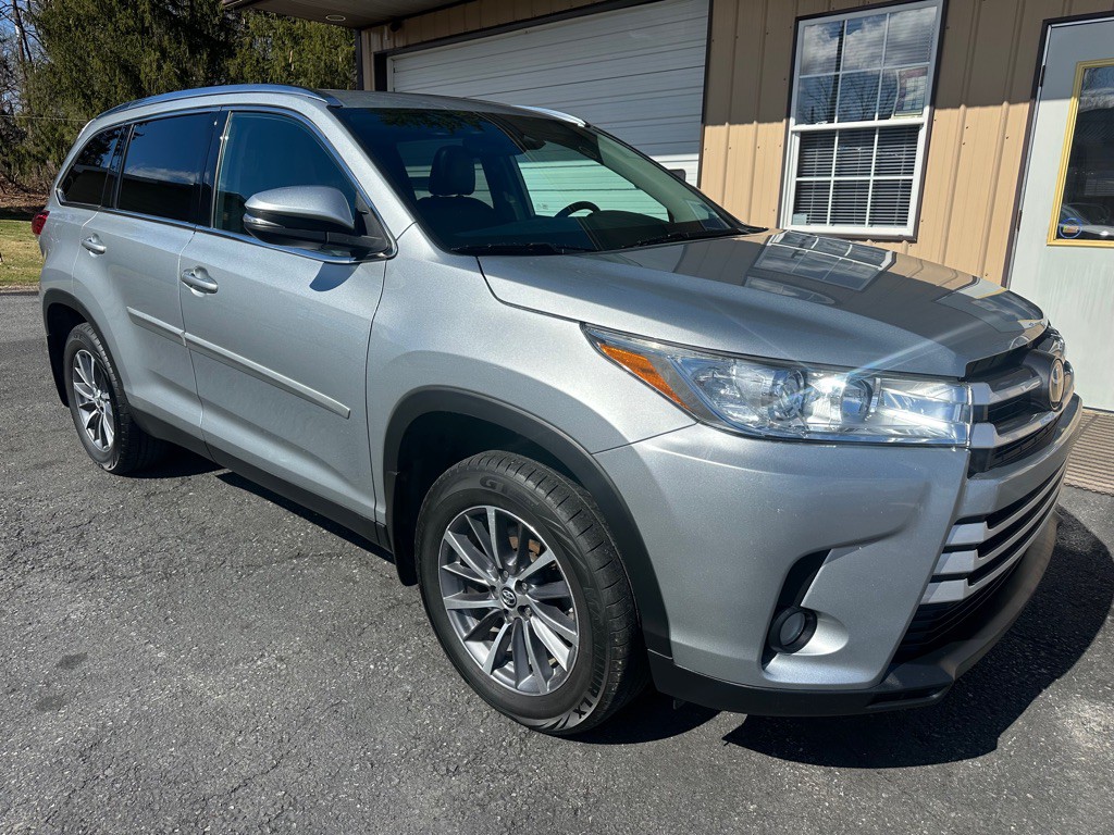 2019 Toyota Highlander Image 2