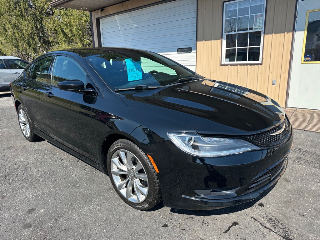 2015 Chrysler 200 Image 2