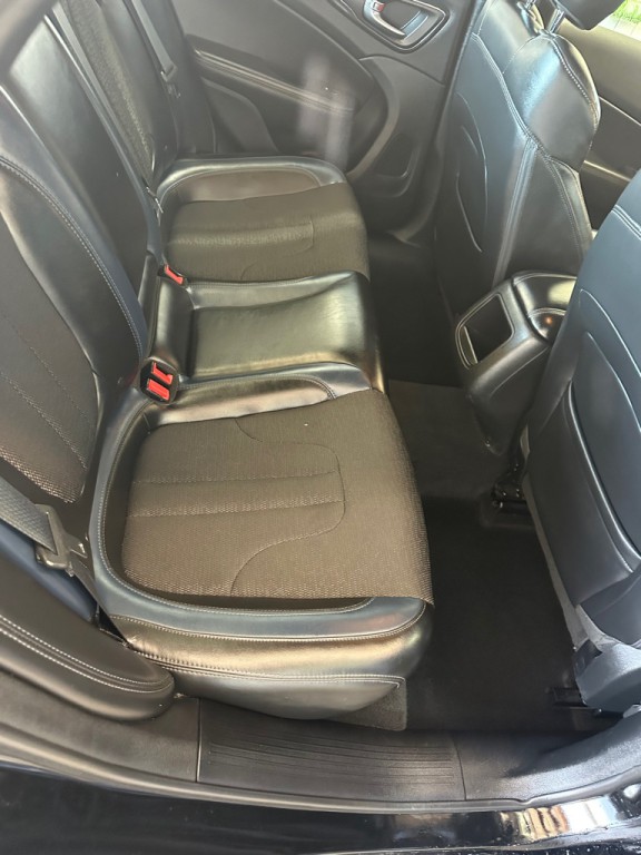 2015 Chrysler 200 Image 9