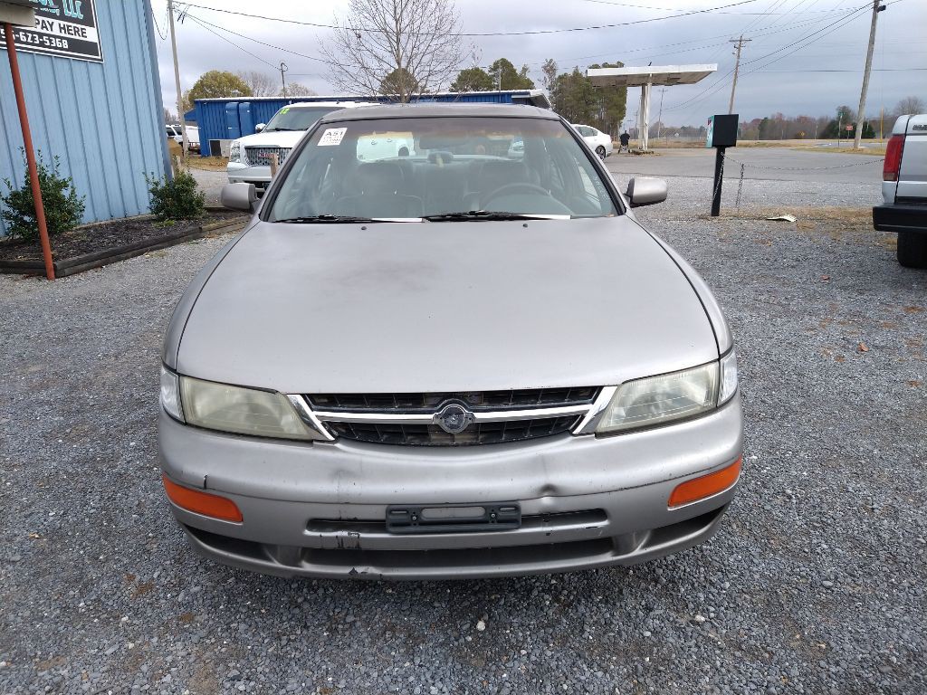 1999 Nissan Maxima Image 2