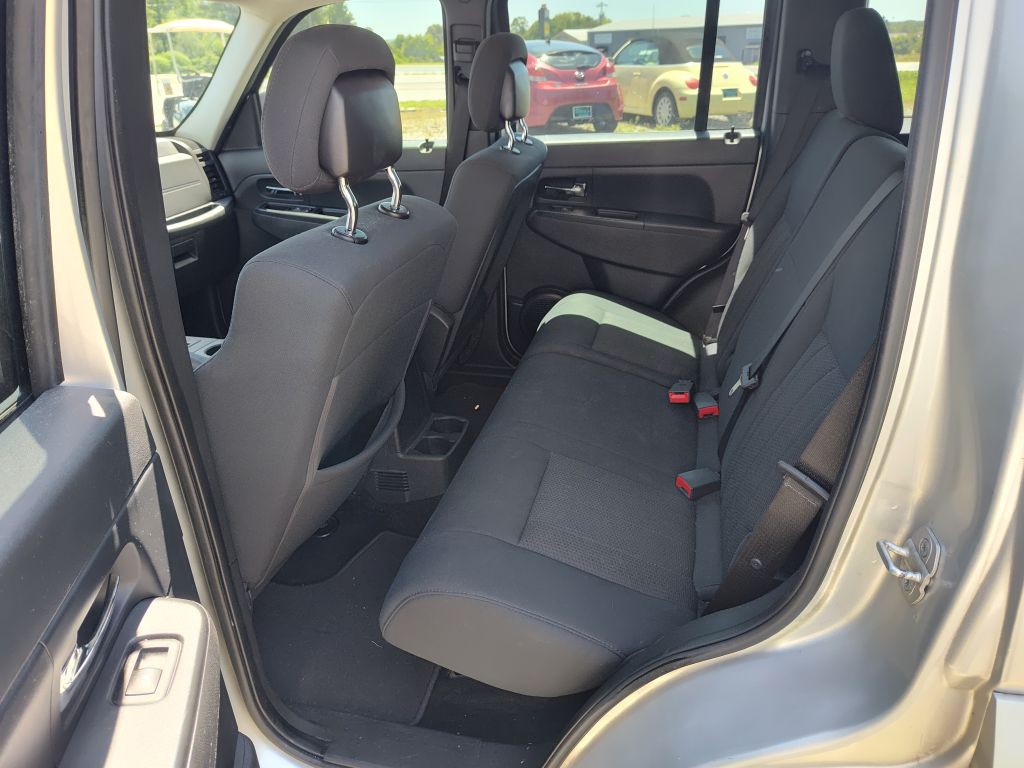 2012 Jeep Liberty Image 6