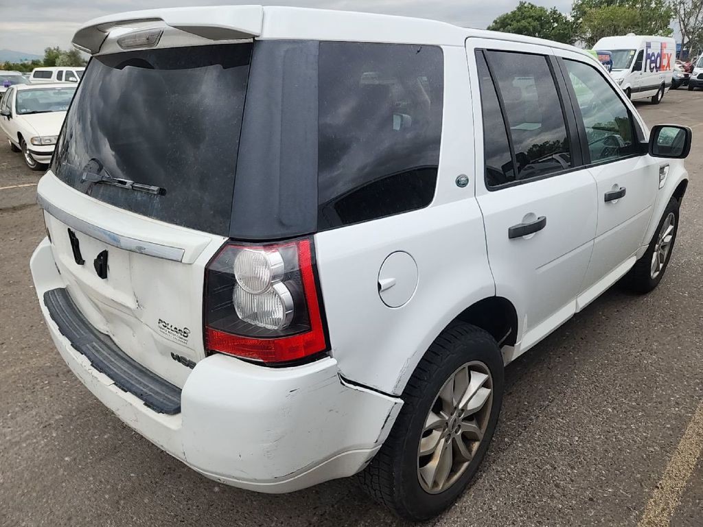 2011 Land Rover LR2 Image 2
