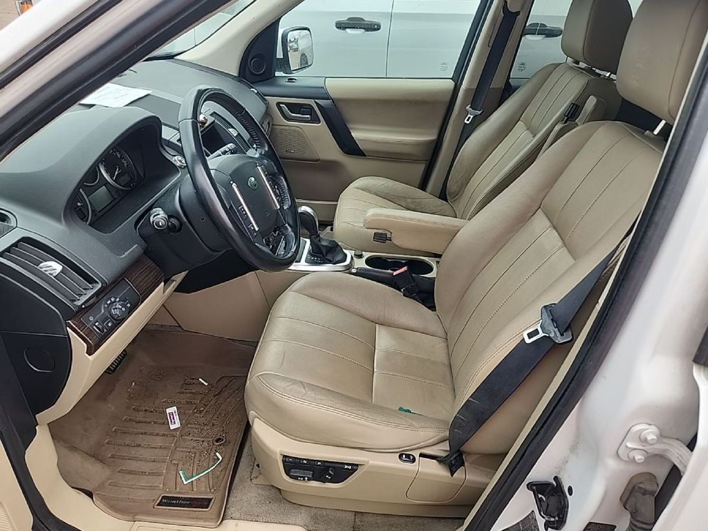 2011 Land Rover LR2 Image 3