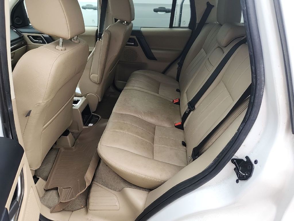 2011 Land Rover LR2 Image 4