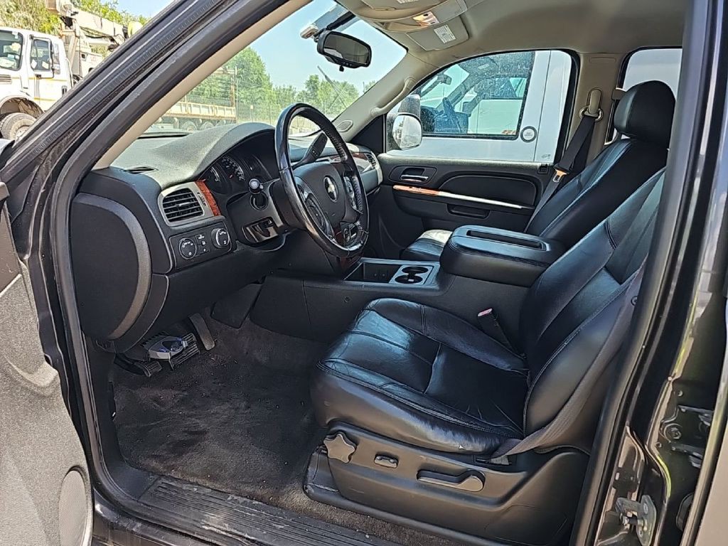 2010 Chevrolet Tahoe Image 3