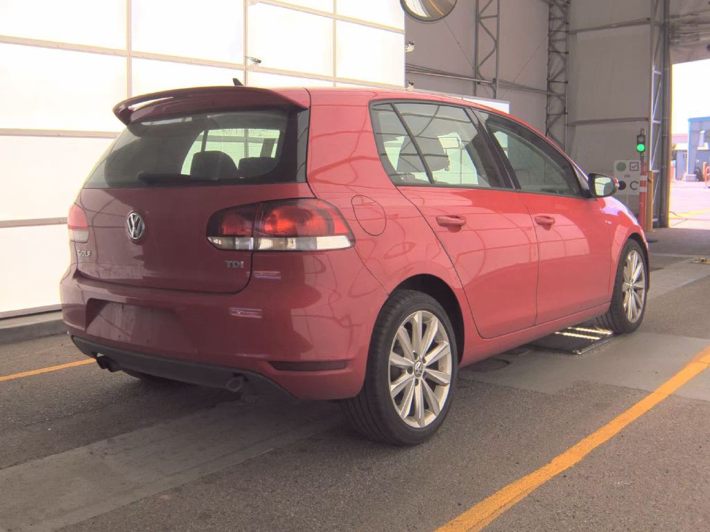 2012 Volkswagen Golf Image 2