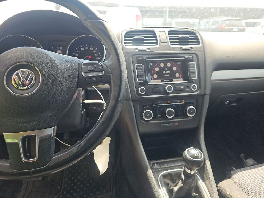 2012 Volkswagen Golf Image 3
