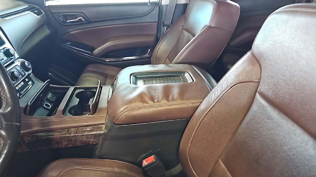 2016 Chevrolet Suburban Image 3