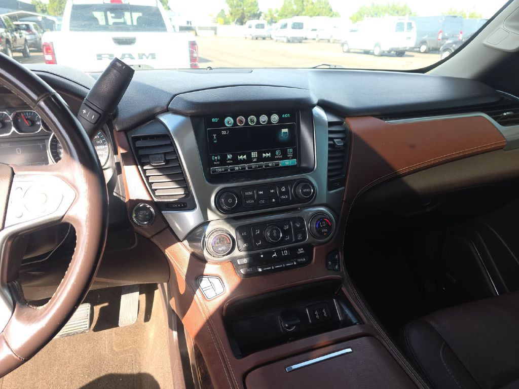 2016 Chevrolet Suburban Image 5