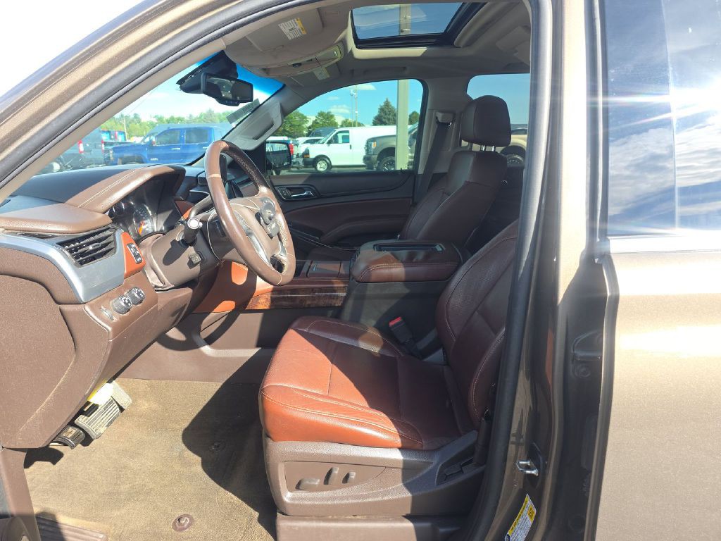 2016 Chevrolet Suburban Image 6