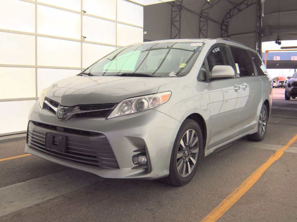2020 Toyota Sienna XLE