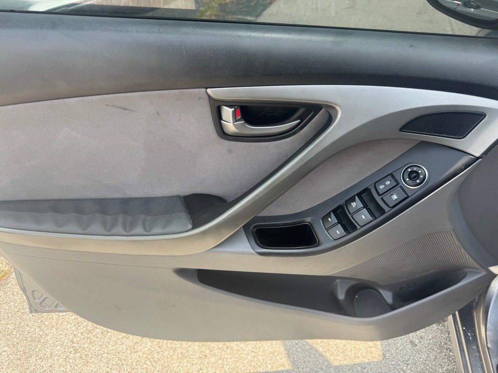 2015 Hyundai Elantra Image 17