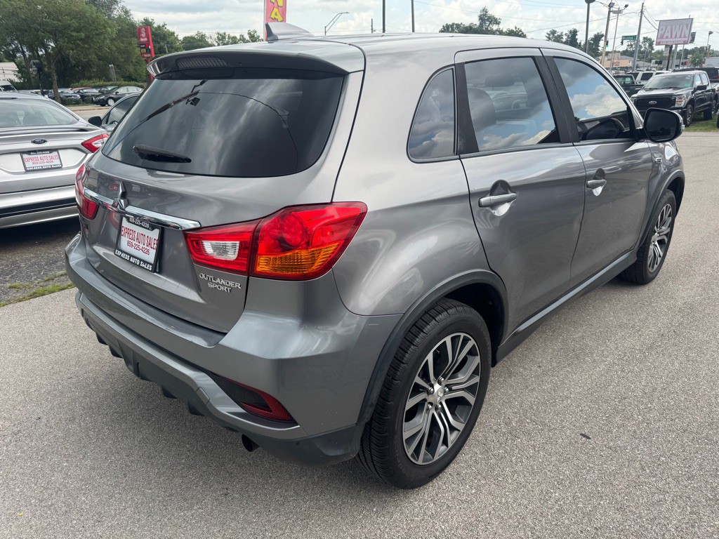 2018 Mitsubishi Outlander Image 5