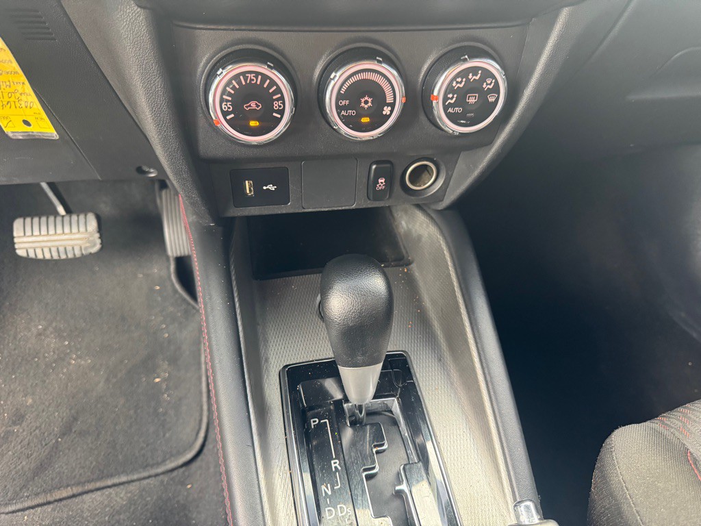 2018 Mitsubishi Outlander Image 16