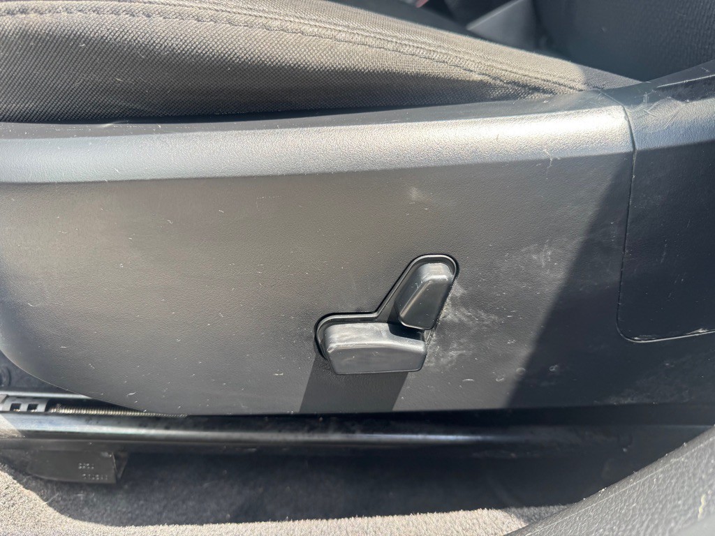 2013 Chrysler 200 Image 12