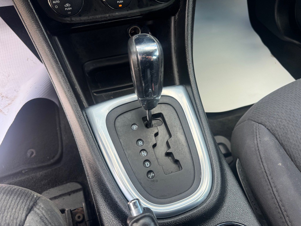 2013 Chrysler 200 Image 16