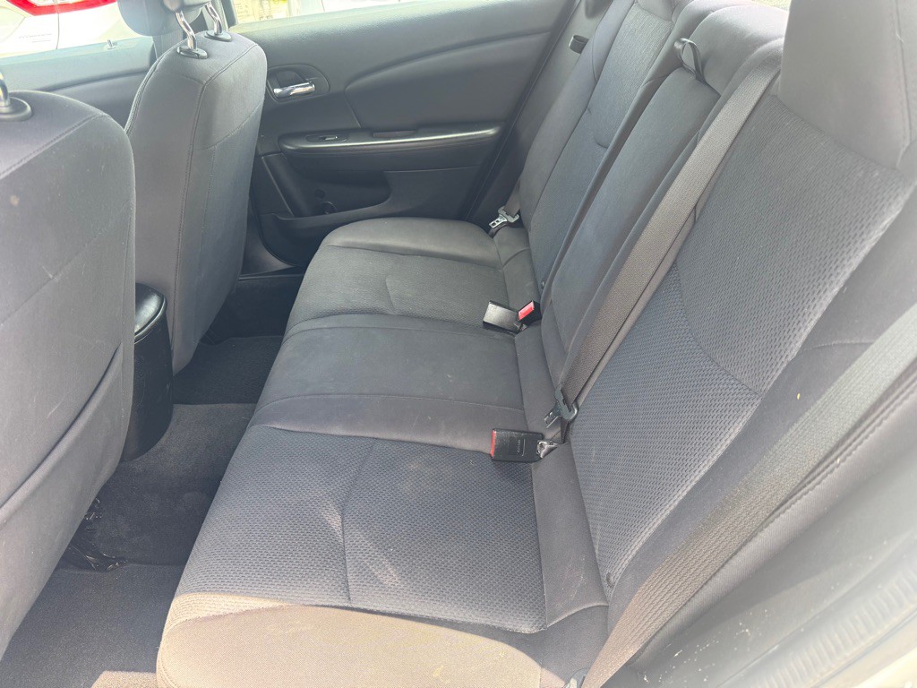 2013 Chrysler 200 Image 18