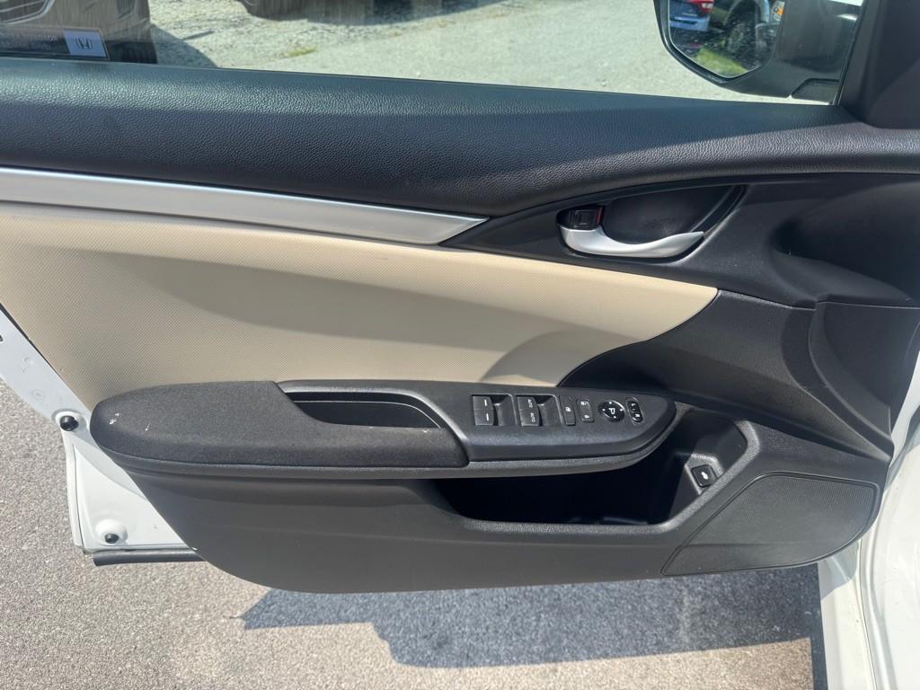 2016 Honda Civic Image 17