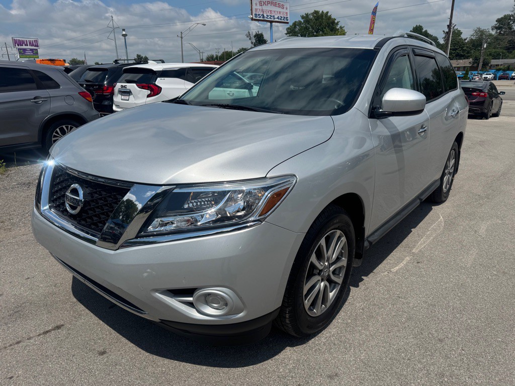 2016 Nissan Pathfinder Image 1