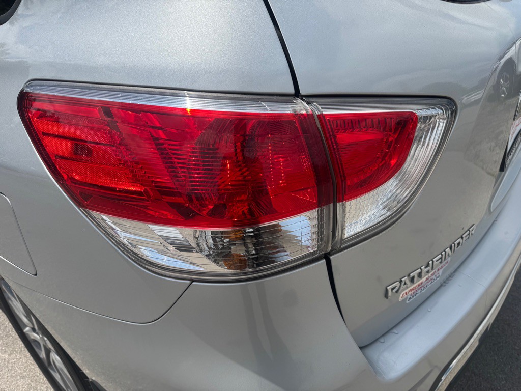 2016 Nissan Pathfinder Image 9