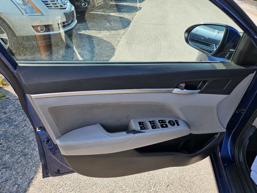 2020 Hyundai Elantra Image 18