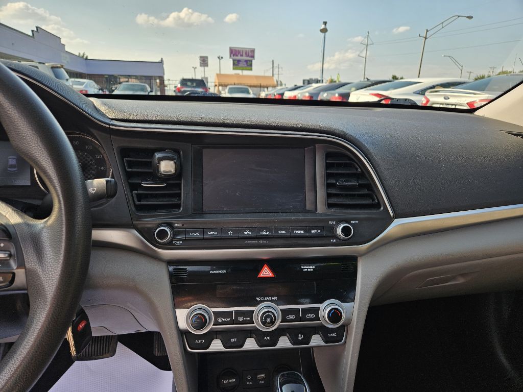 2020 Hyundai Elantra Image 22