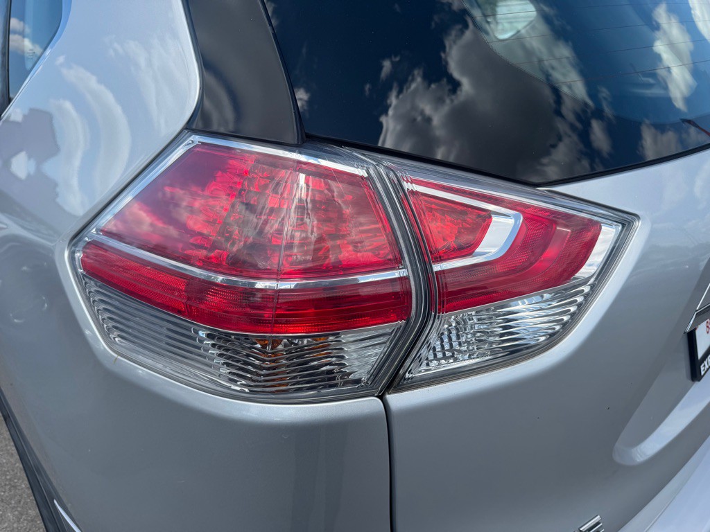2016 Nissan Rogue Image 8