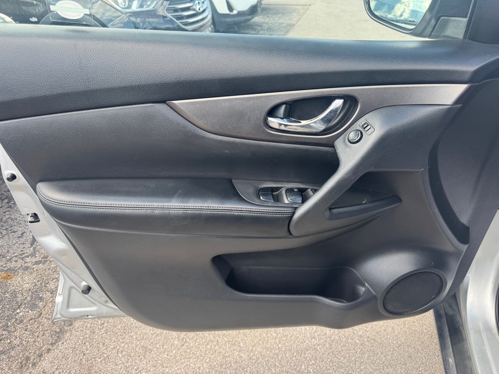 2016 Nissan Rogue Image 9