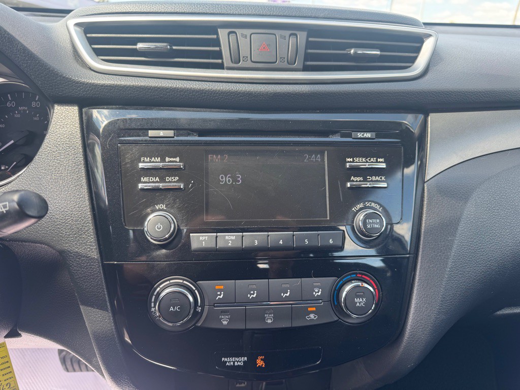 2016 Nissan Rogue Image 14