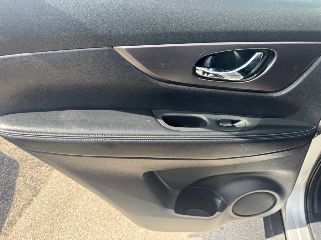 2016 Nissan Rogue Image 17