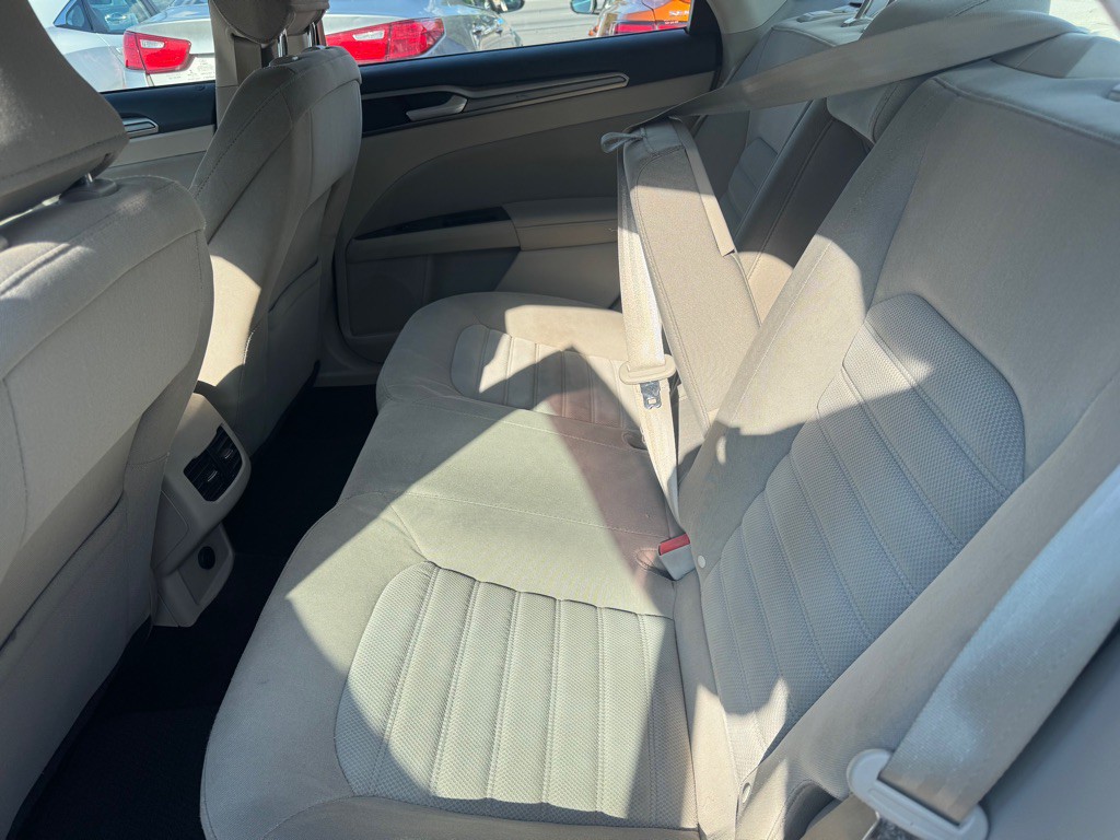 2017 Ford Fusion Image 23