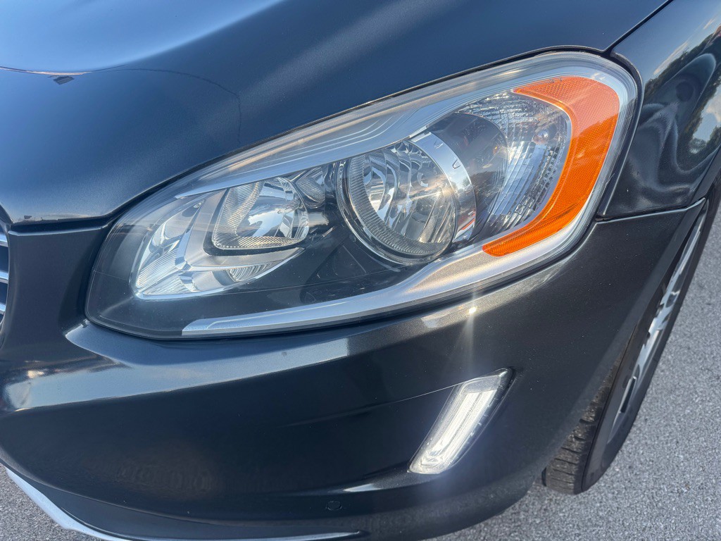 2015 Volvo XC60 Image 9